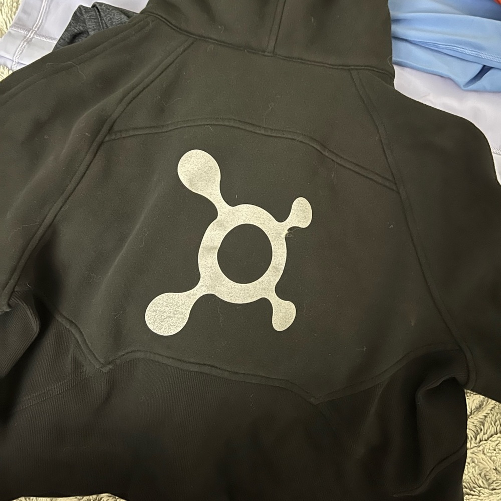 OrAngetheory lululemon 1/2 zipped scuba